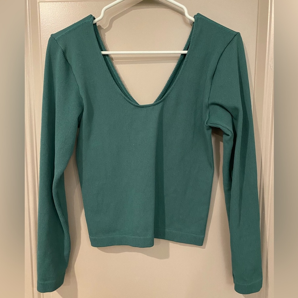 Long sleeve green crop top